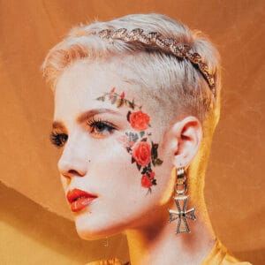 Halsey nos sorprende con un nuevo sencillo de punk rock: ‘Safeword’
