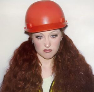 Chappell Roan Explora Nuevos Sonidos con su Sencillo "The Giver"